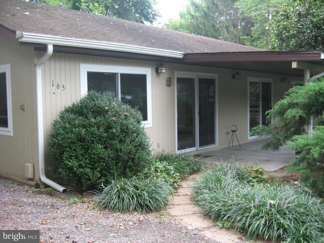 Building Photo - 165 Natalie Ln