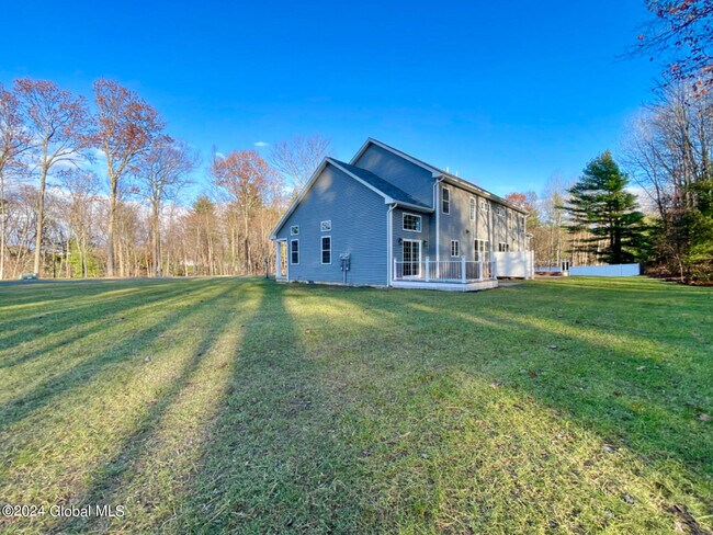 Building Photo - 9 B Poplar Dr