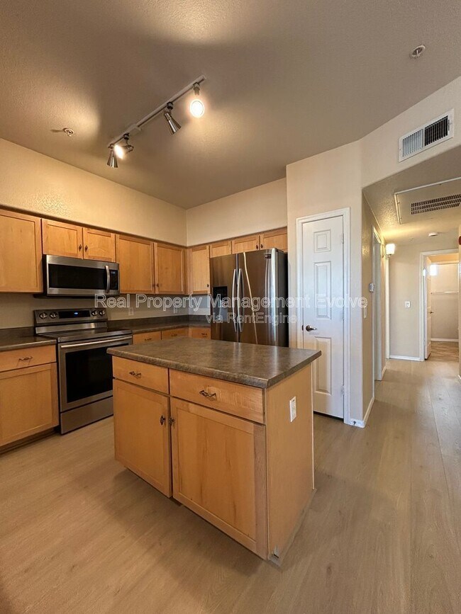 Building Photo - 425 W Rio Salado Pkwy