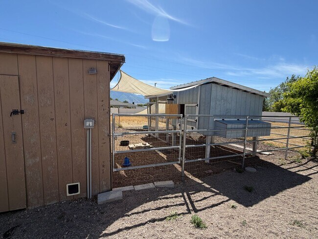 Building Photo - GORGEOUS SPACOUS HOMESTEAD!!!