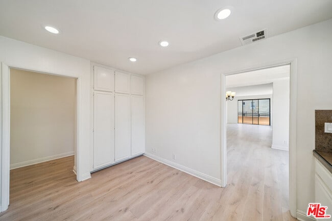 Building Photo - 8865 Alden Dr