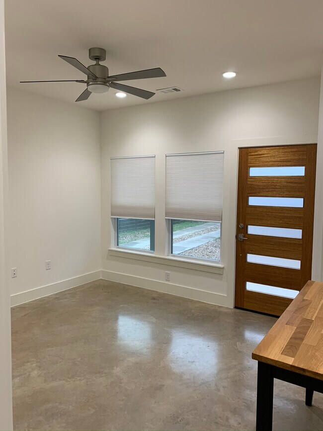 Living area - 1003 Linden St