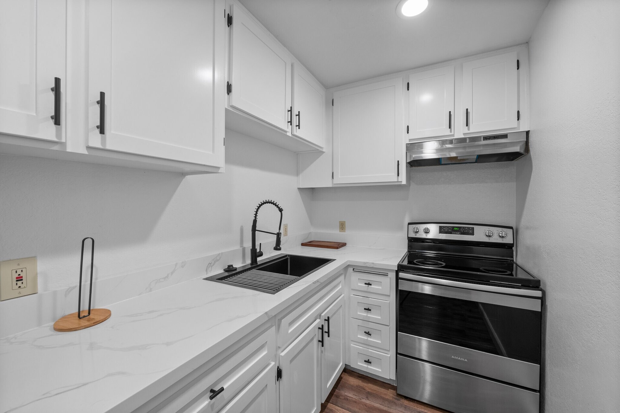 Building Photo - 510 N Villa Ct