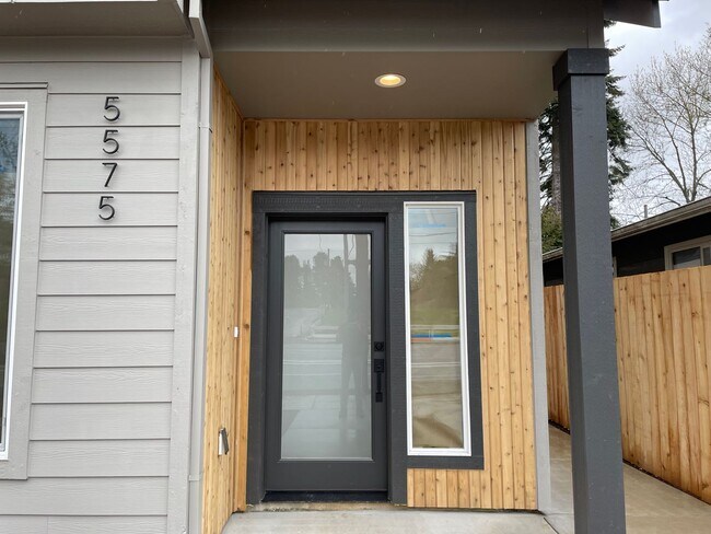 Building Photo - 5575 NE Killingsworth St
