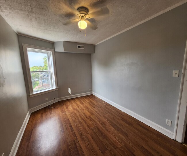 Building Photo - 8408 S Kingston Ave