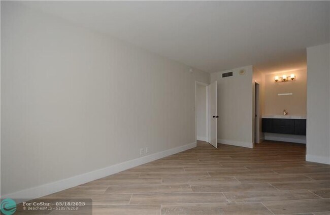Building Photo - 5100 Dupont Blvd