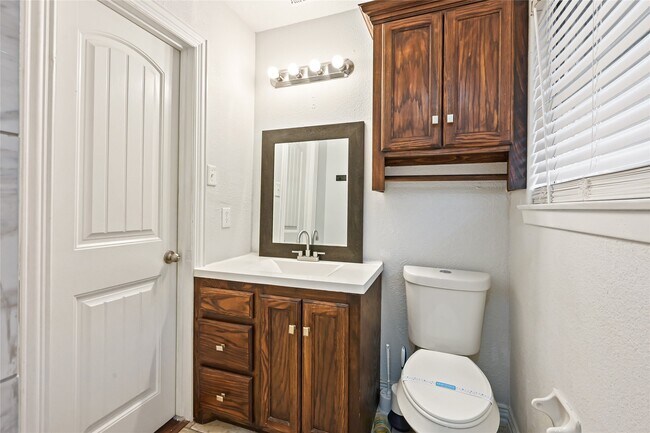 Building Photo - 1503 Leneva Ln