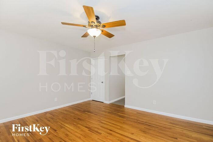 Building Photo - 12035 Quality Ln