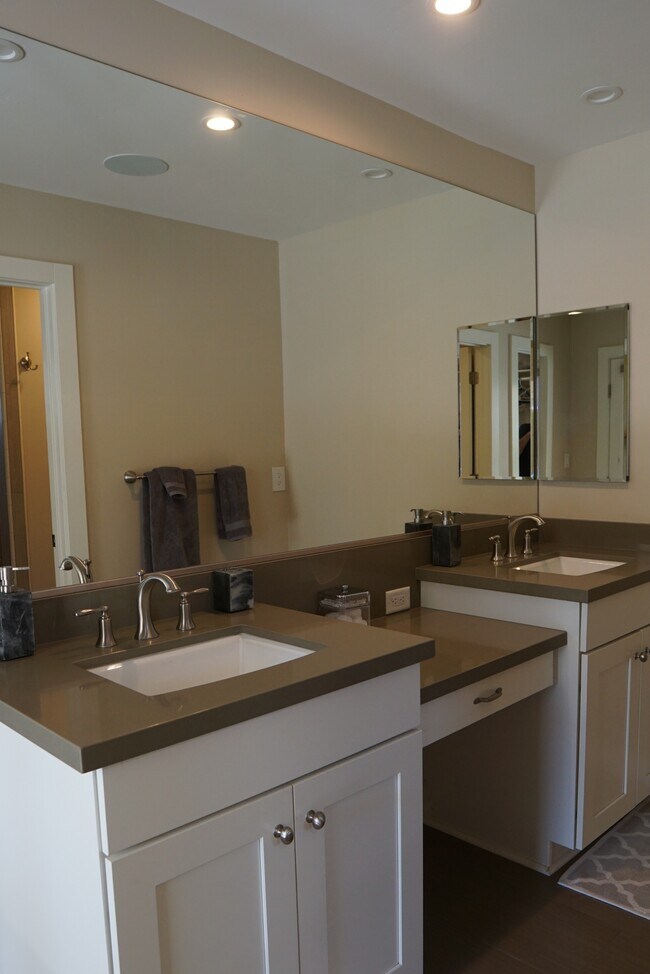 Building Photo - 45945 Verba Santa Dr
