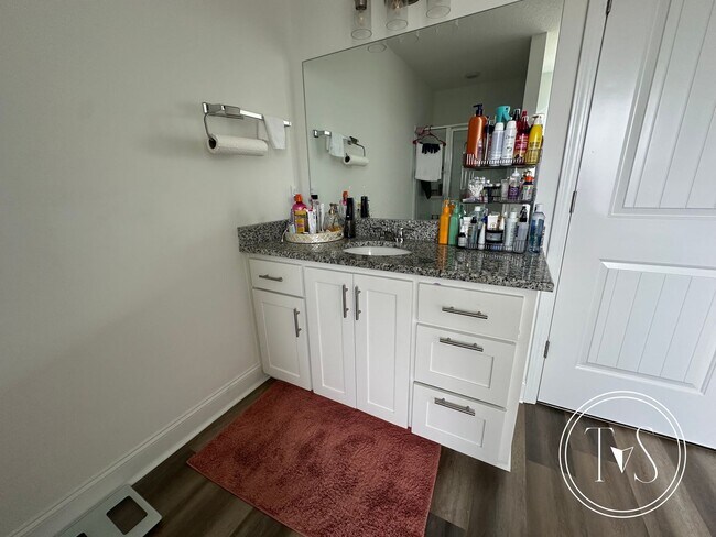 Building Photo - RATE DROP ALERT (was $2500/month) and FALL...