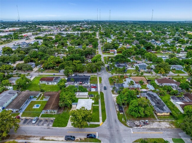 Building Photo - 6044 Funston St