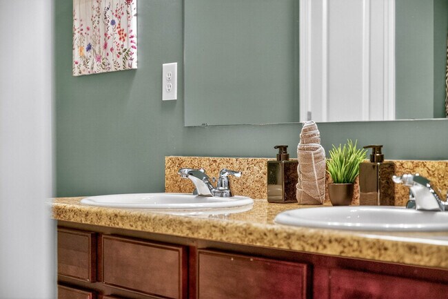 Building Photo - 1961 Creek Bank Dr