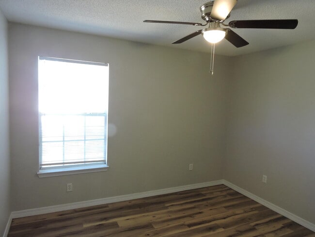 Building Photo - 265 Lindberg St