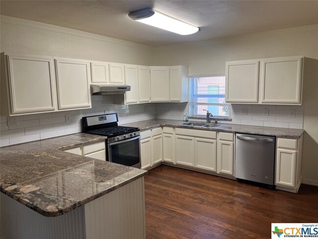 Building Photo - 230 Six Pines Rd