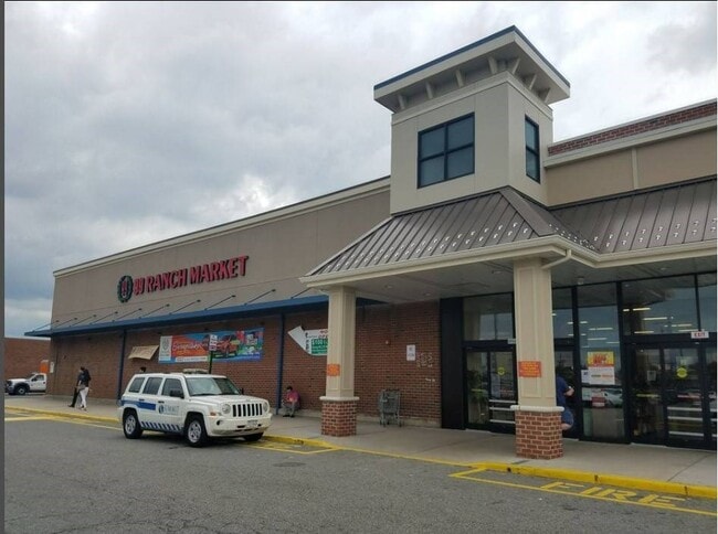 Building Photo - 450 Grand St