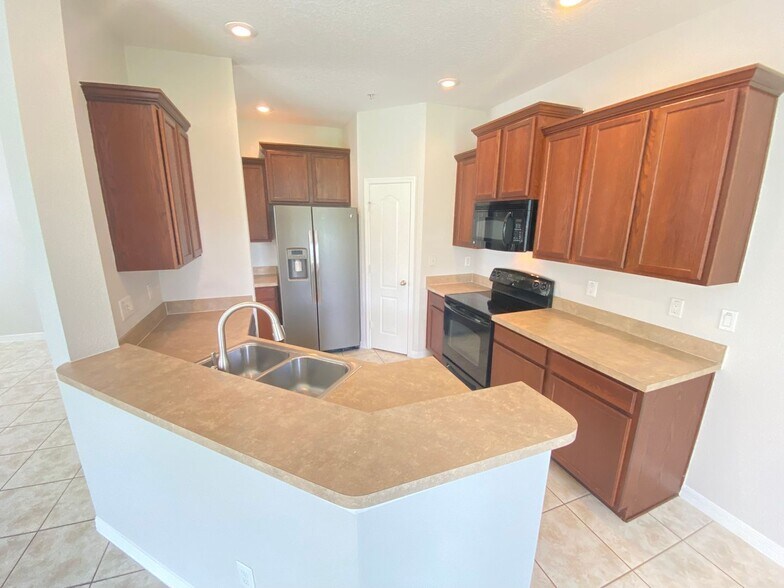 Building Photo - Just reduced!!! Gated Community!  Carter G...