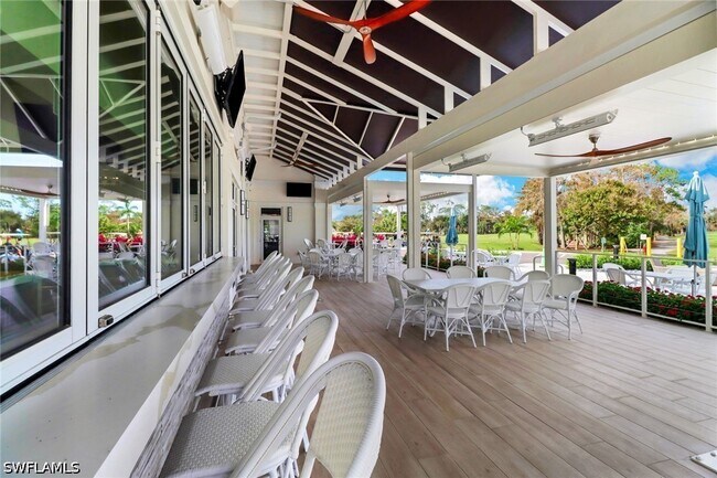 Building Photo - 221 Fox Glen Dr