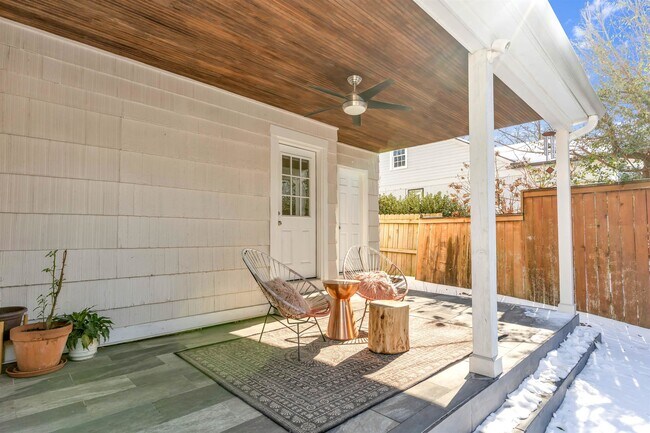 Building Photo - 185 Alexander St