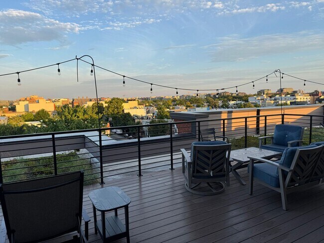 Building Photo - Great Luxury 3 Bedroom 2 Bath on H st NE! Offering half month free rent with a 12 month lease