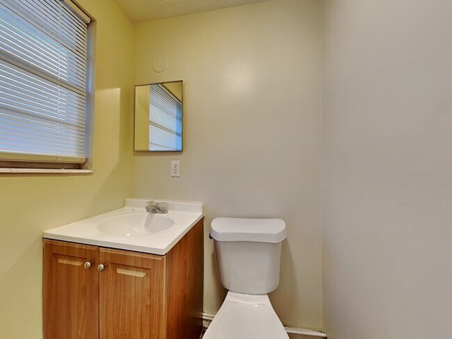 Building Photo - WESTSIDE HOME