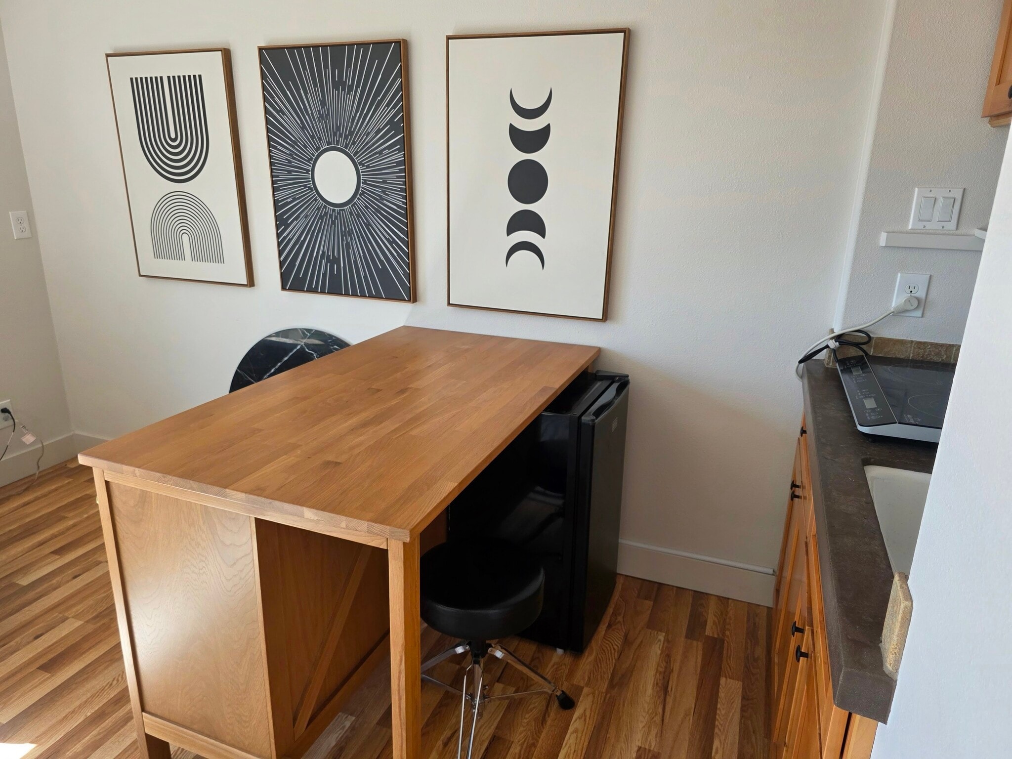 Building Photo - 1059 NW Saginaw Ave