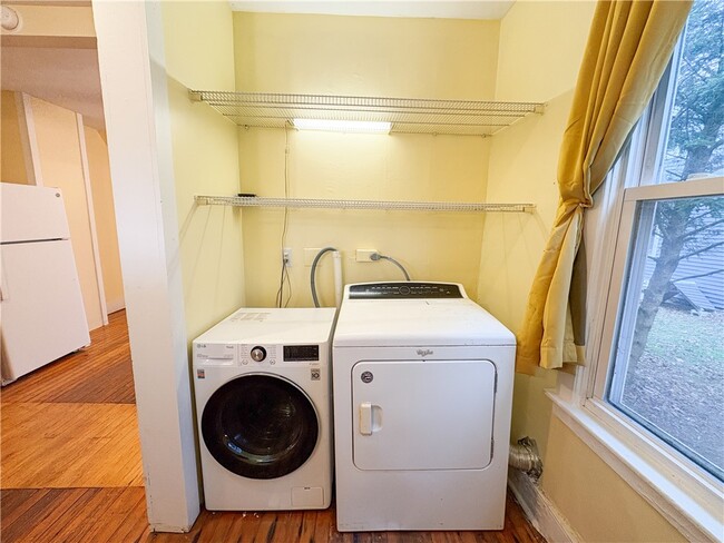 Building Photo - 136 Main St