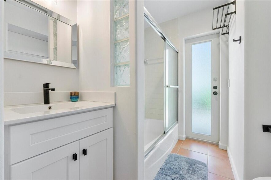 Building Photo - 2484 SE 12th St