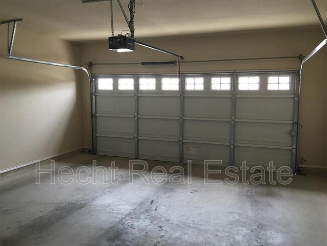 Building Photo - 684 Creekside Cir