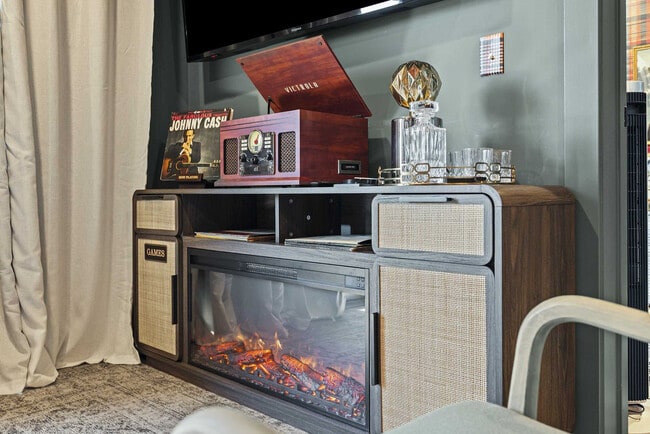 Building Photo - 245 Hermitage Ave