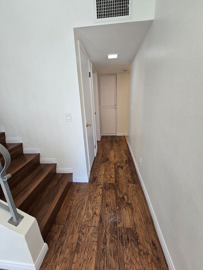 Building Photo - Unique 3 bedroom home located in the vibra...