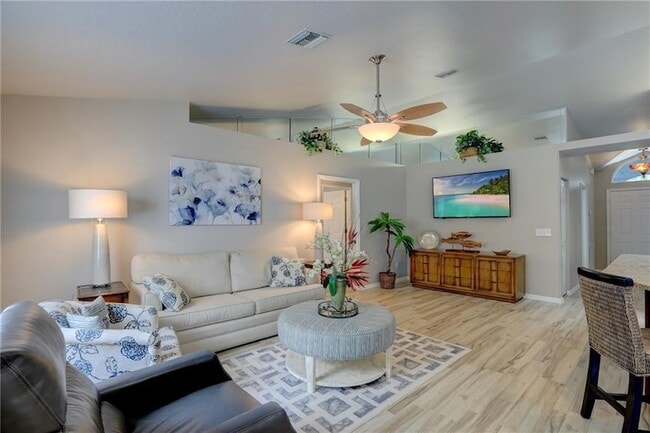 Building Photo - 562 Rolling Hill Dr