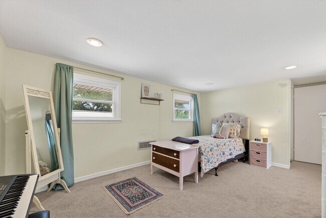 Building Photo - 609 Peerman Pl