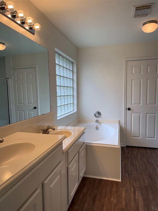 Building Photo - 3103 Bay Creek Dr