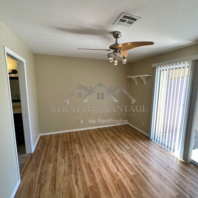 Building Photo - 653 W Guadalupe Rd