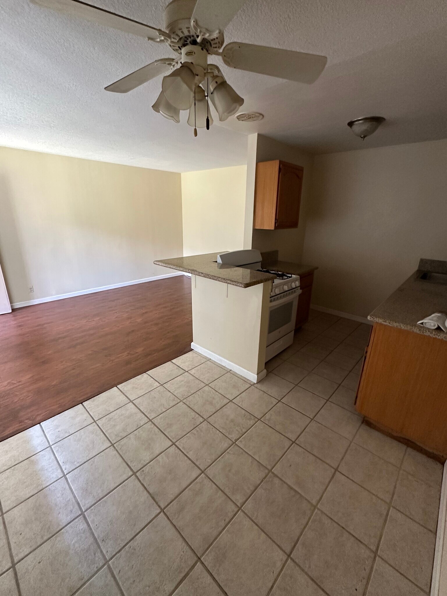 Building Photo - 1001 S Tamarack Dr