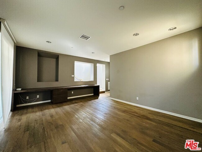 Building Photo - 6581 S Seabluff Dr