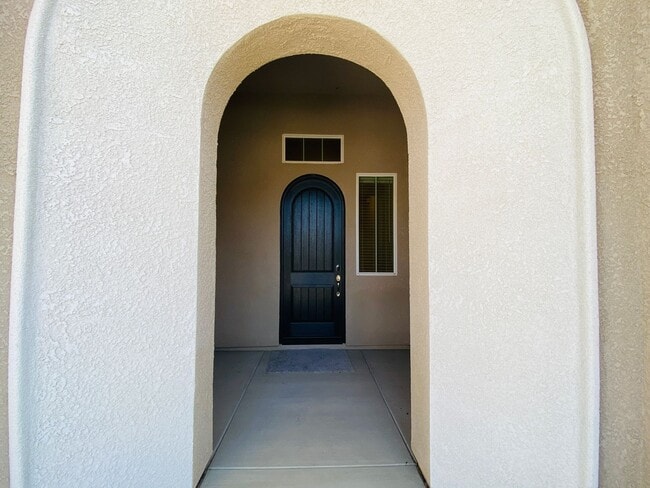 Building Photo - $2,495 Leonard & Ashlan, 3 Bedroom Home - ...