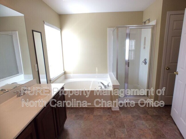 Building Photo - 3904 Luthers Rock Ct
