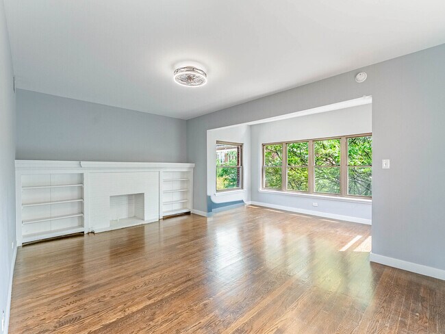 Building Photo - 7630 N Marshfield Ave