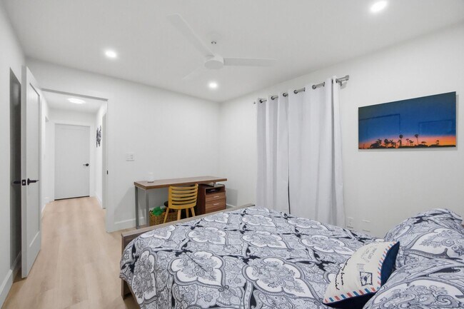 Building Photo - Pool Home