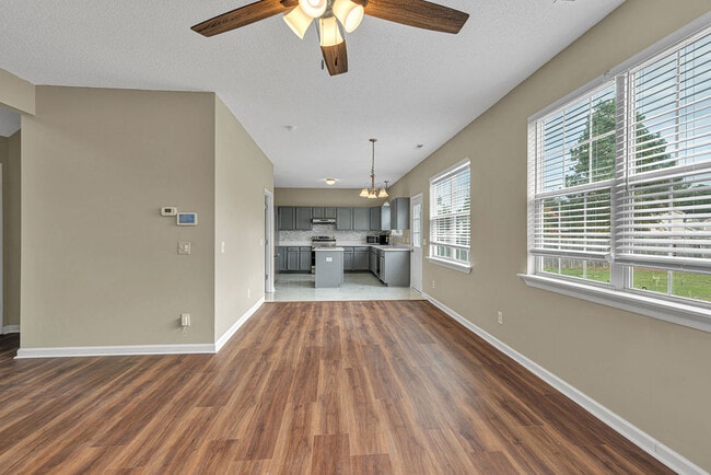 Building Photo - 106 Briar Hollow Dr