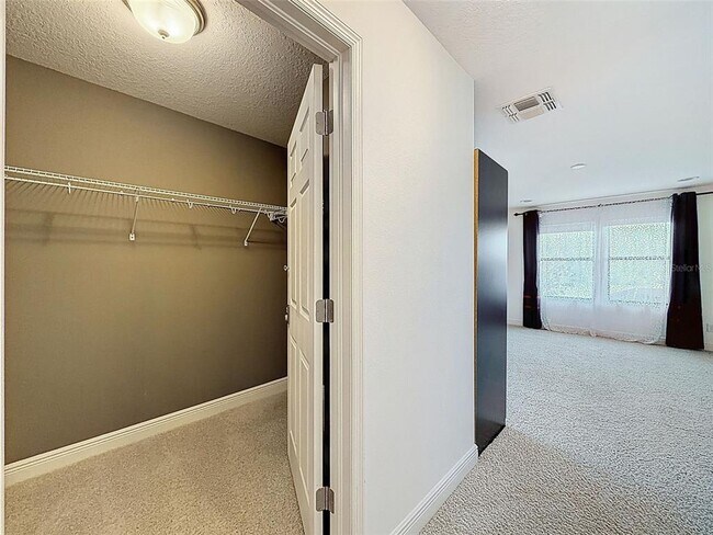 Building Photo - 10701 Laurel Vista Way