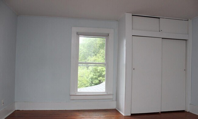 Building Photo - 301 Pendleton St