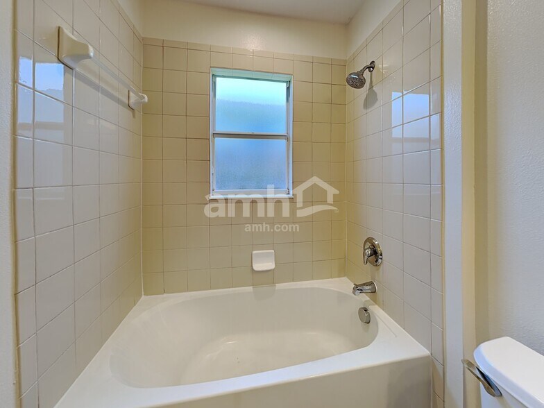 Building Photo - 927 Windton Oak Dr