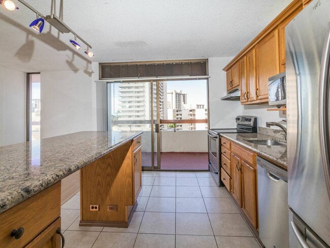 Building Photo - 2BR/2BA/1PKG UNIT IN THE ALA WAI MANSION W...