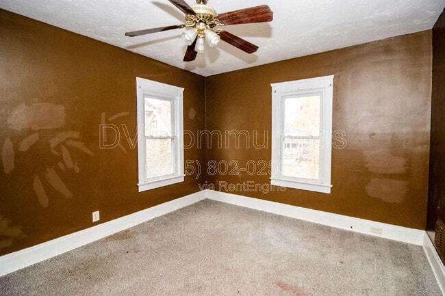 Building Photo - 9711 Parmelee Ave