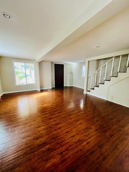 Building Photo - 618 Woodland Dr