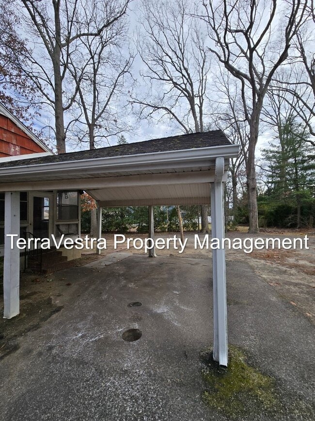 Building Photo - Now Showing for 2026-2027 School Year! 6 B...