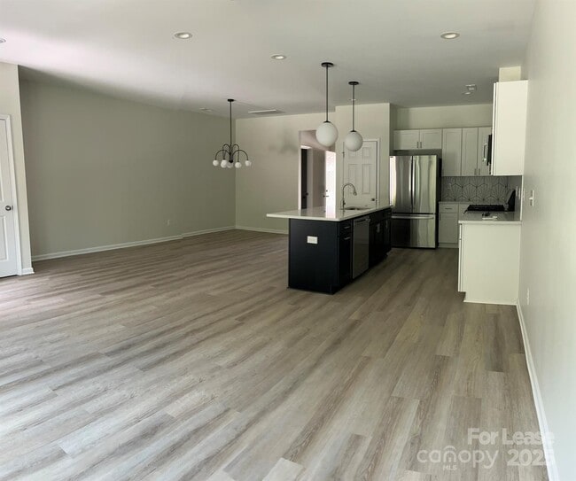 Building Photo - 1023 Blessing Orchid Aly