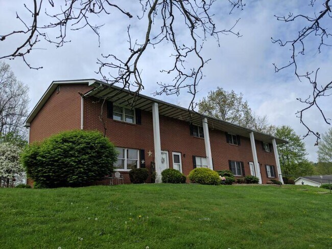 Primary Photo - 114 Kassal St
